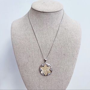 925 Sterling Silver Mother of Pearl Shell Inlay Flower Pendant Necklace